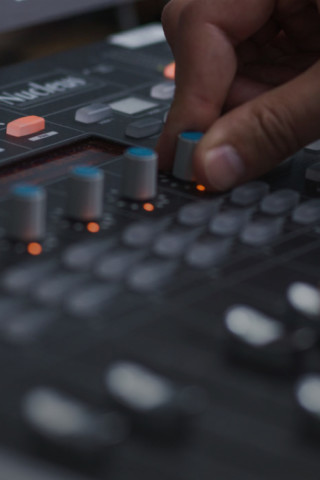 Radiomax statt adjusting the mixers in one of the recording studios